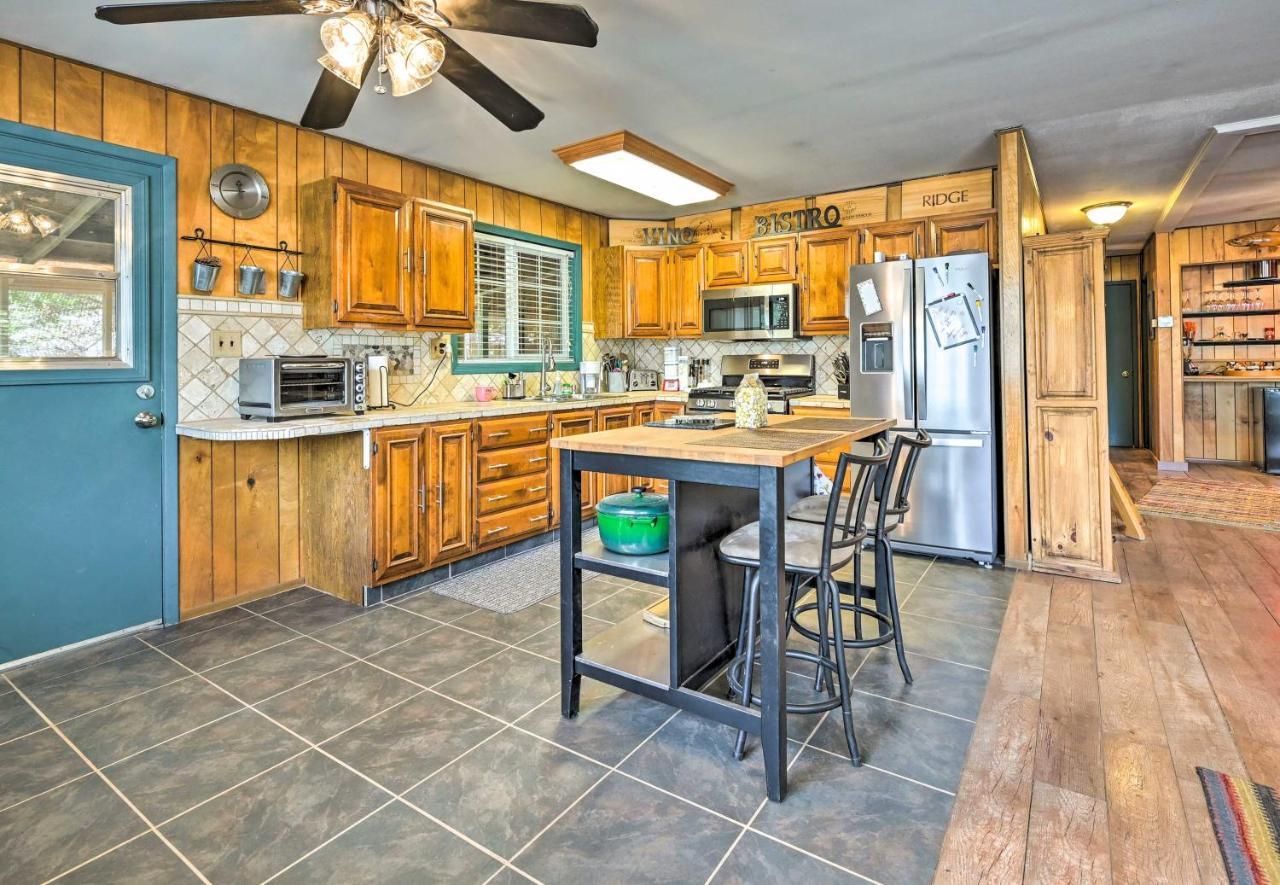 Pine Cabin In The Woods With Yard And Grill! Экстерьер фото