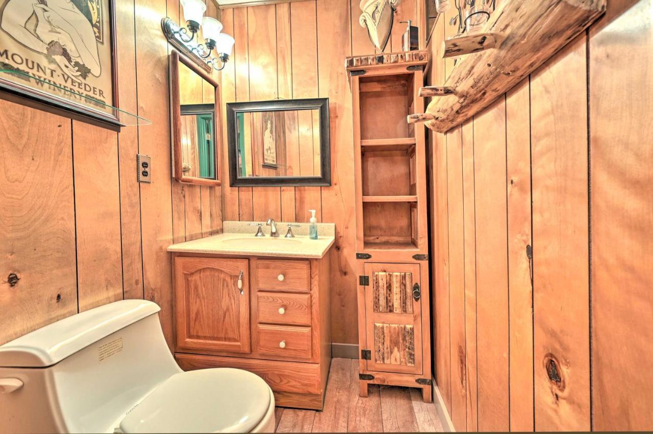 Pine Cabin In The Woods With Yard And Grill! Экстерьер фото